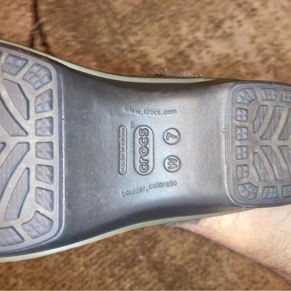 Brown Leather Crocs Clogs Faux Fur Lined Size 7 - Picture 3 of 8